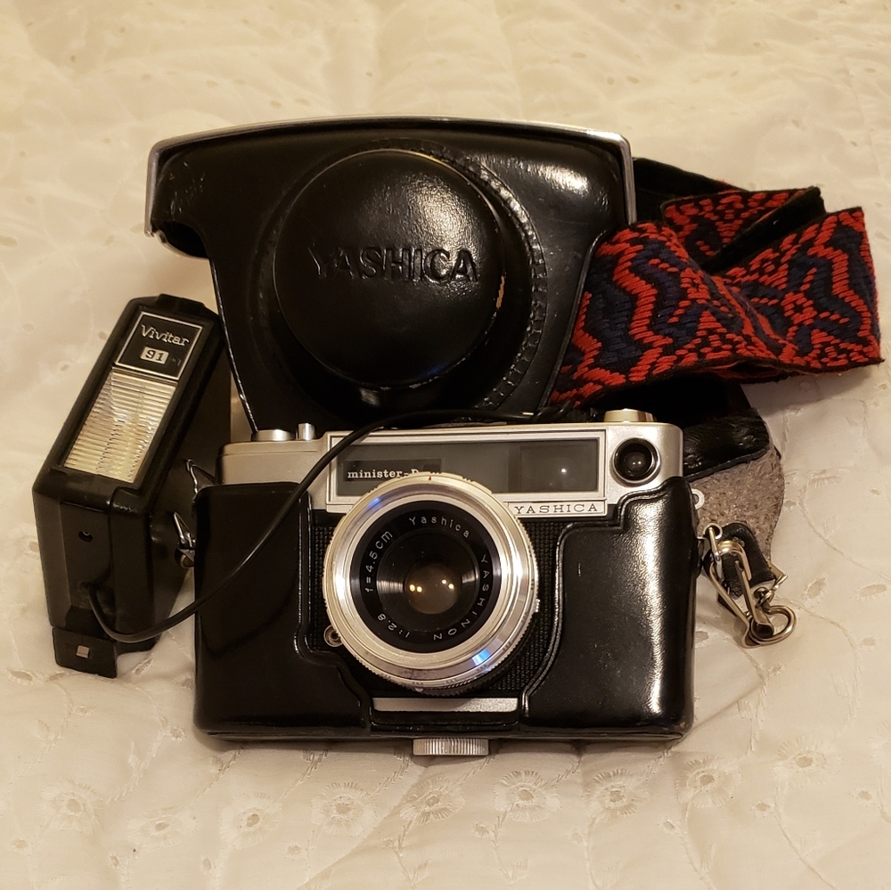 YASHICA MINISTER-D FILM CAMERA